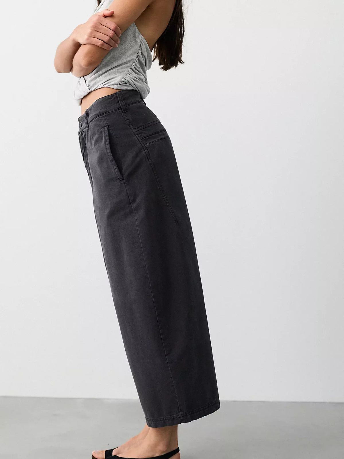 Wide-Leg Cropped Jeans - Black - View 2