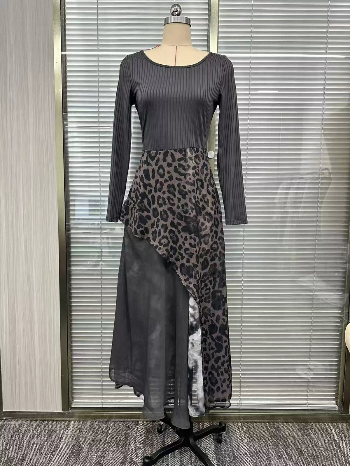 Ribbed Knit Leopard Print Patchwork Maxi Dress - Black - View 5