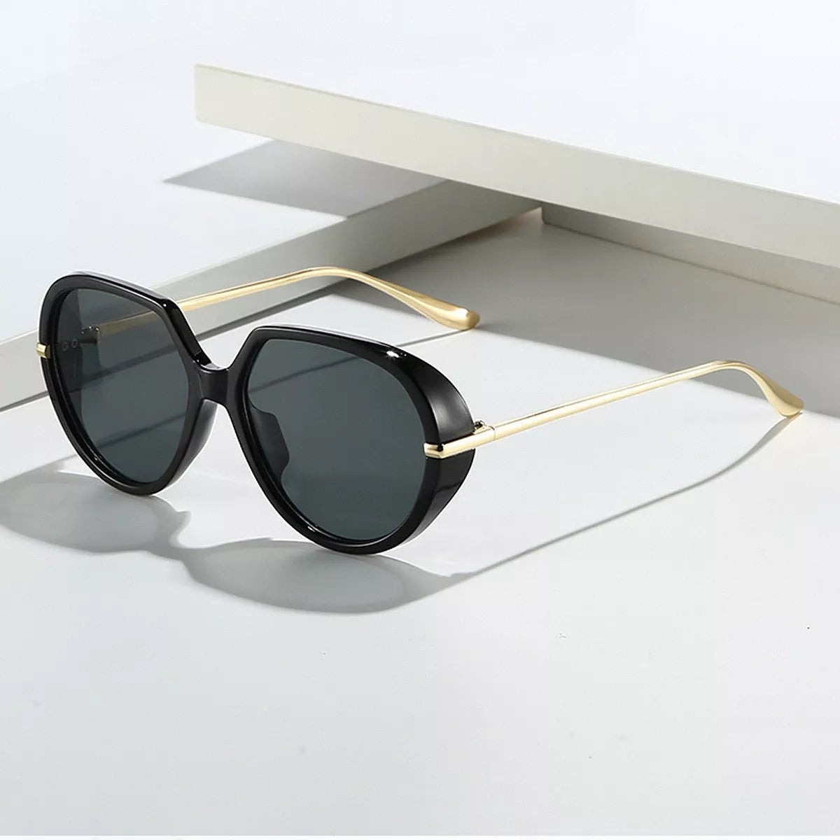 Oversized Tinted Lenses Sunglasses - Black - View 2