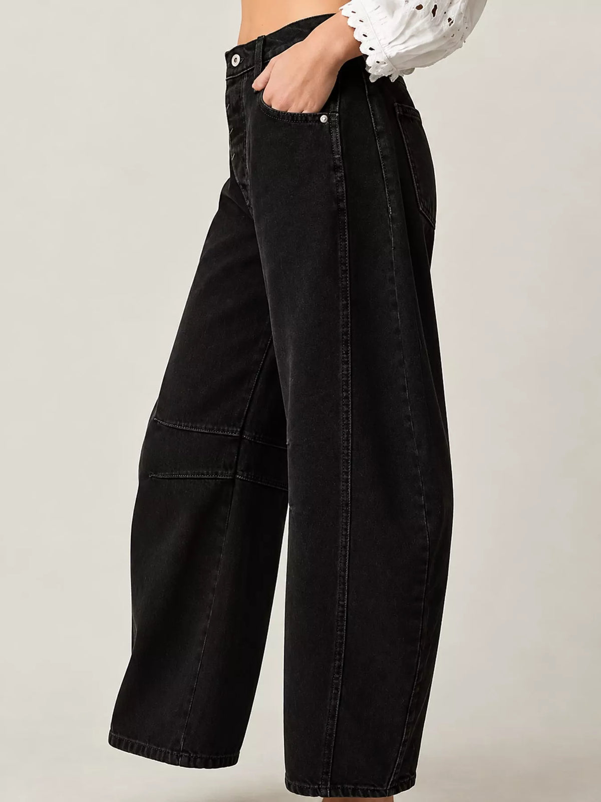 Barrel-Leg Jeans - Black - View 10