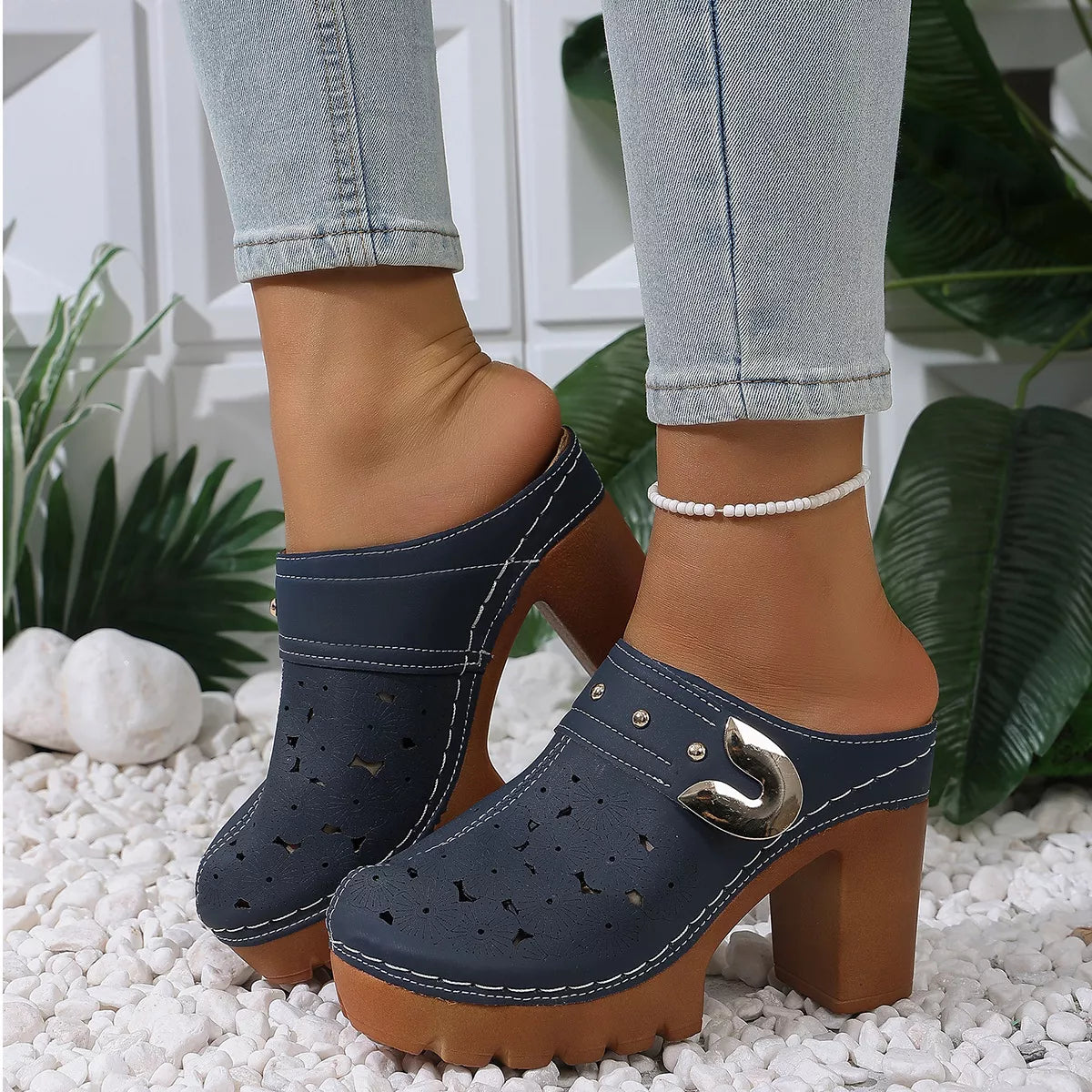 Round Toe Block Heels Sandals - Blue - View 8