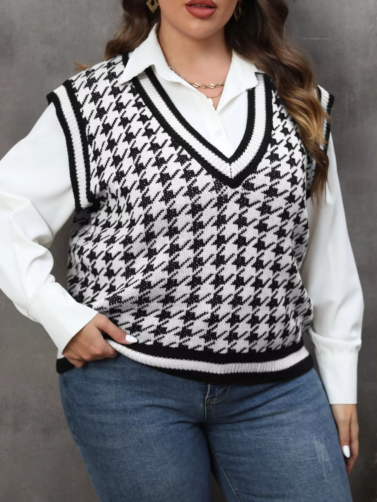 Plus Size Houndstooth V-Neck Knit Sweater Vest - White - View 1