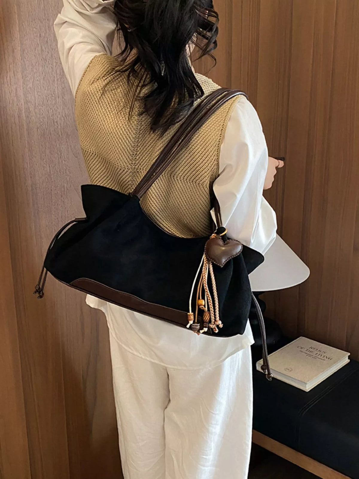 Vintage Drawstring Shoulder Bag - Black - View 4