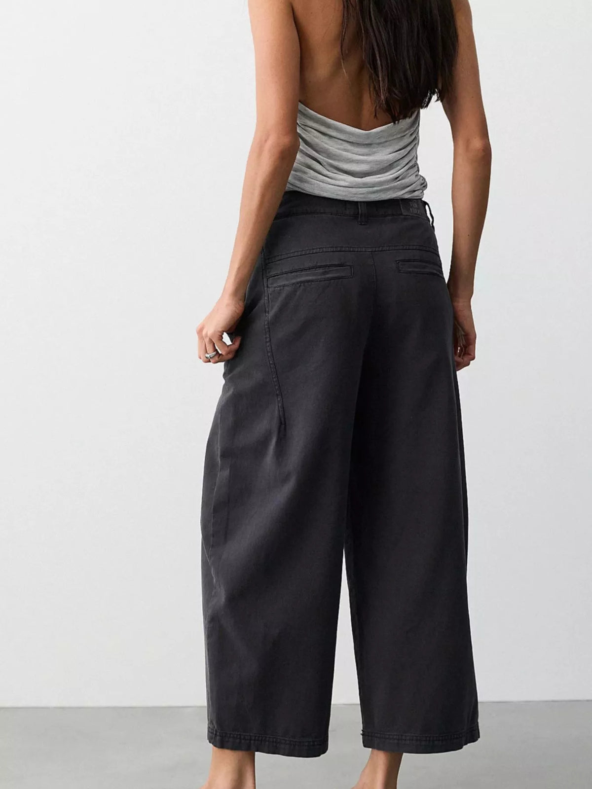 Wide-Leg Cropped Jeans - Black - View 3