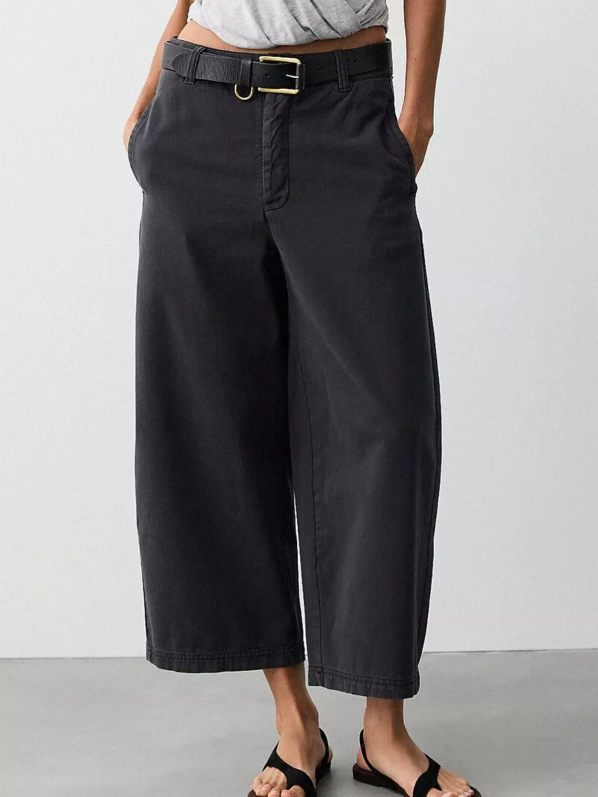 Wide-Leg Cropped Jeans - Black - View 1
