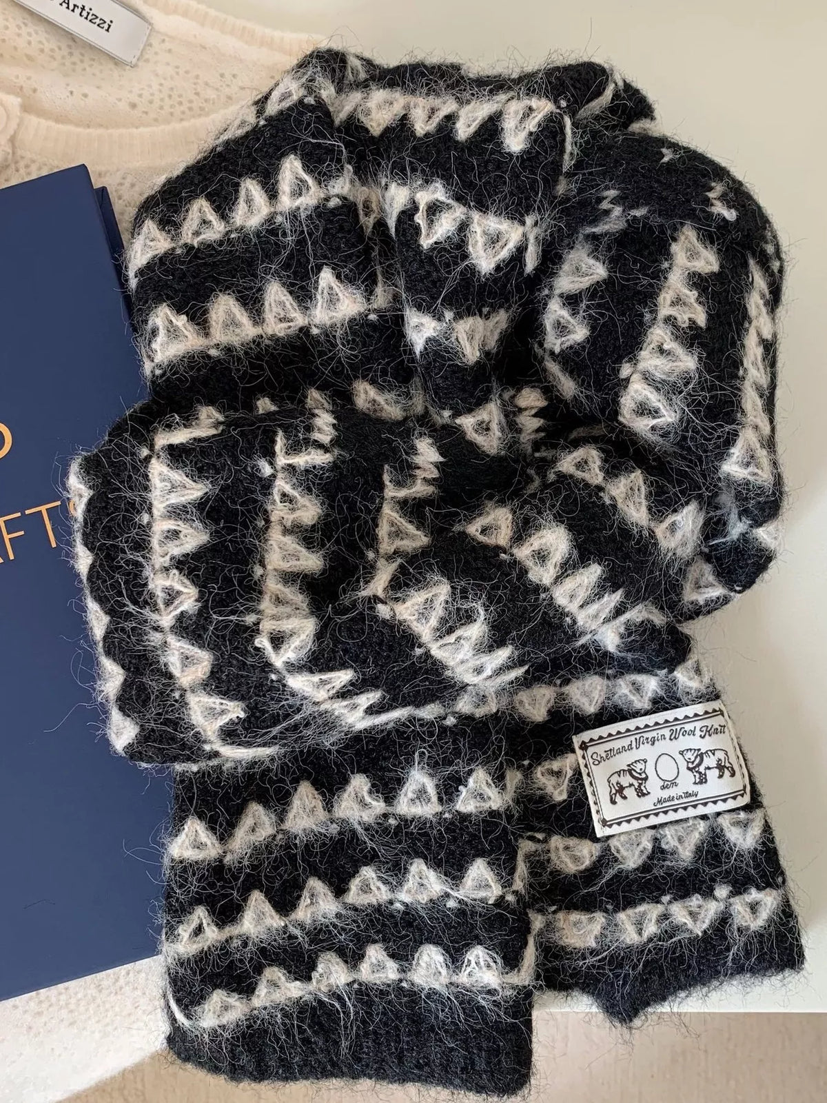 Vintage Knitted Pattern Scarf - Black - View 6