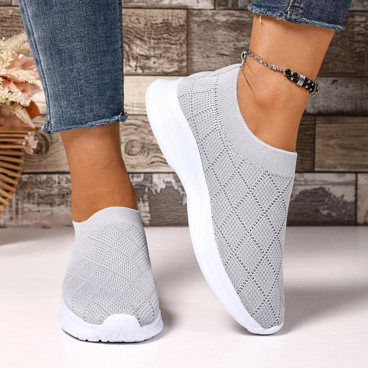 Breathable Mesh Round Toe Shoes - Gray - View 1