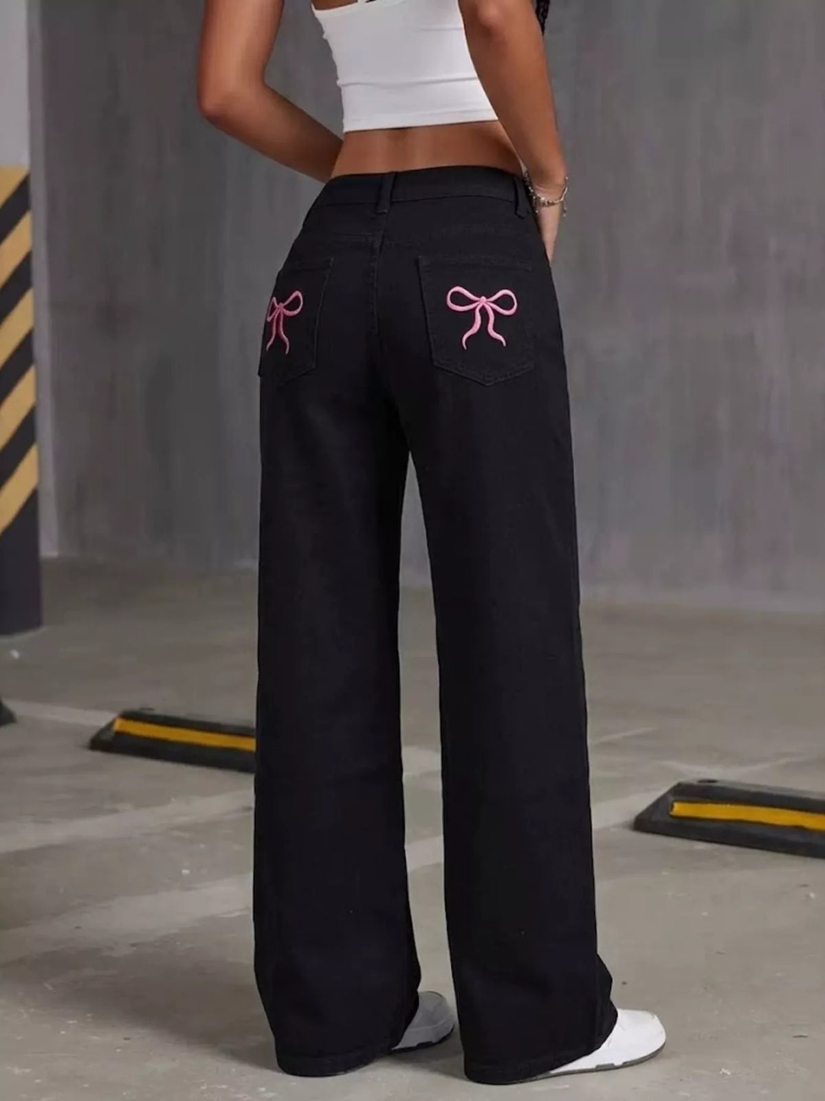 High-Waisted Wide-Leg Jeans - Black - View 3