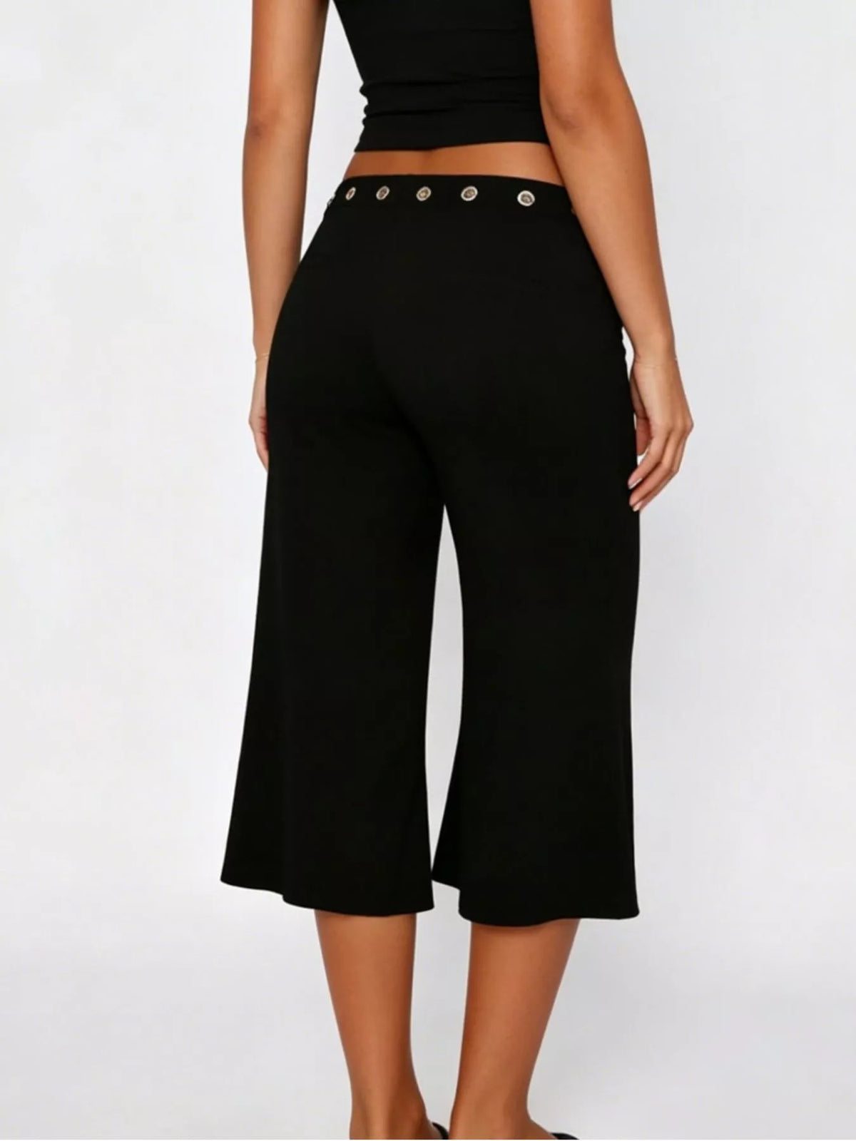 Mid Rise Capris Pants - Black - View 3