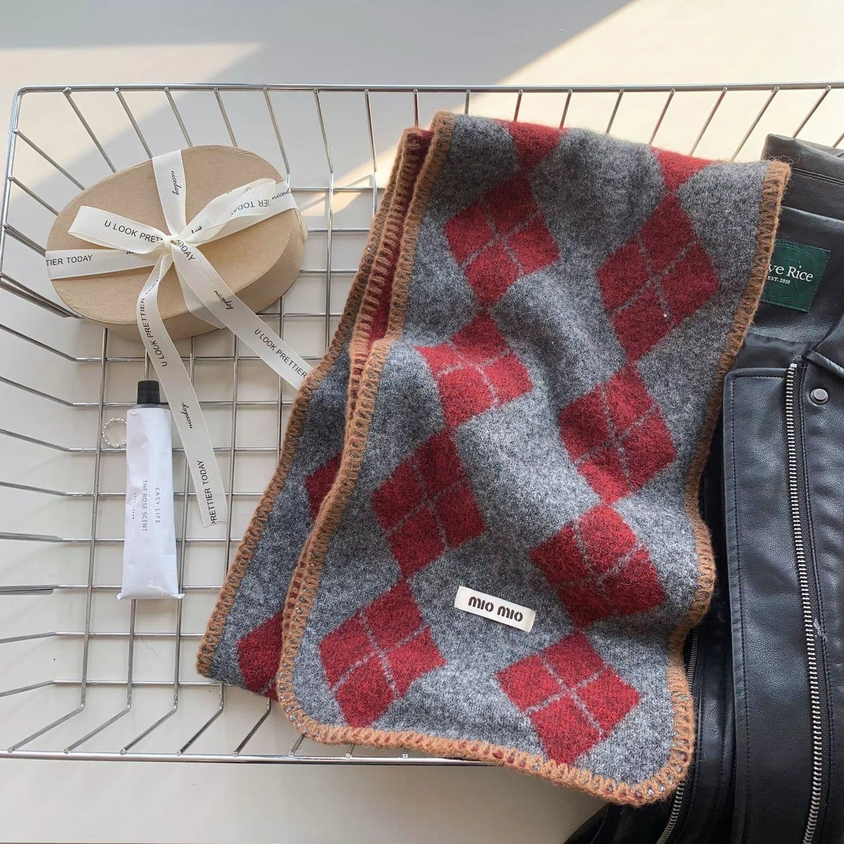 Argyle Pattern Warm Scarf - Deep Red - View 6