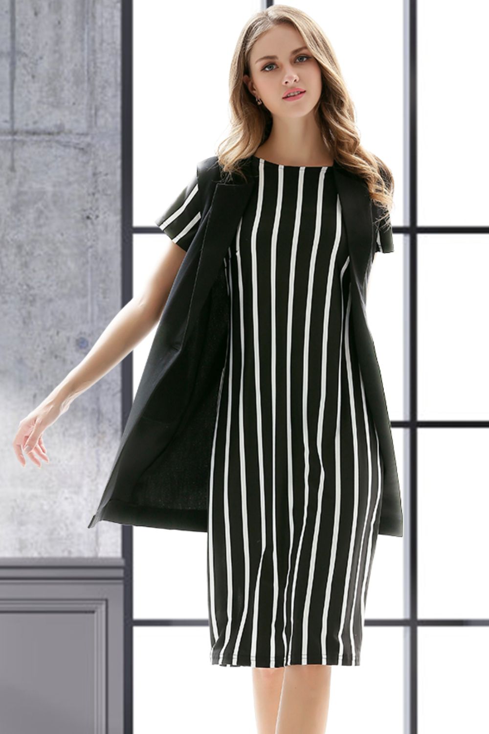 One-Button Sleeveless Longline Blazer - Black - View 7