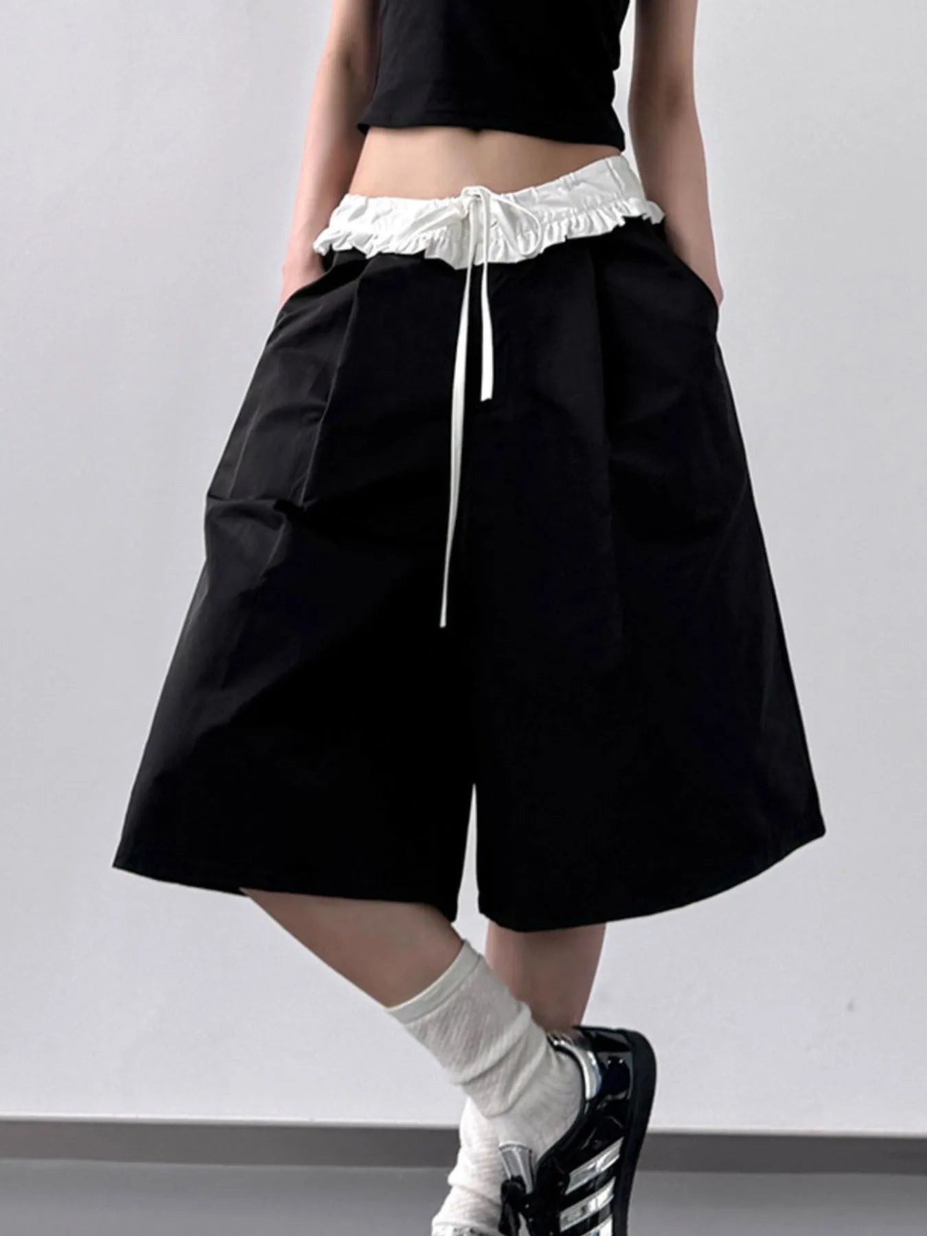 Contrast Waistband Wide-Leg Shorts - Black