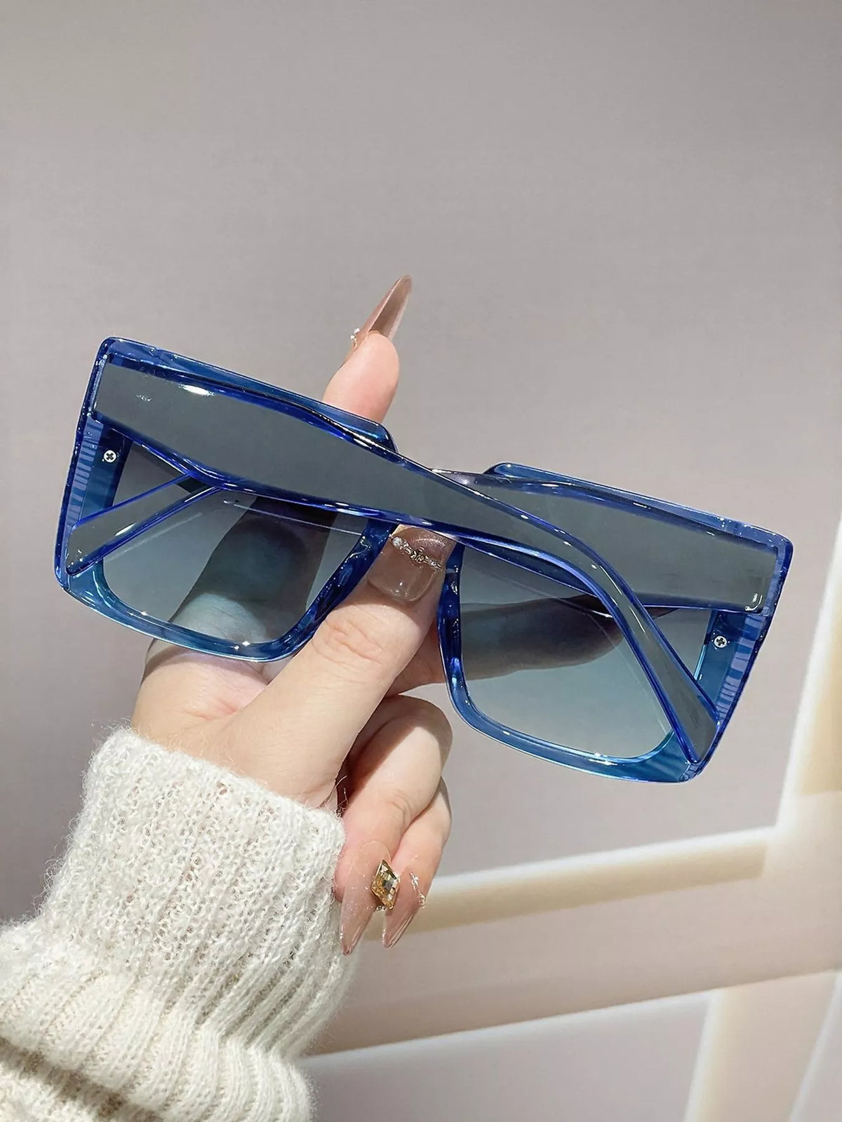 Oversized Gradient Square Sunglasses - Blue - View 4