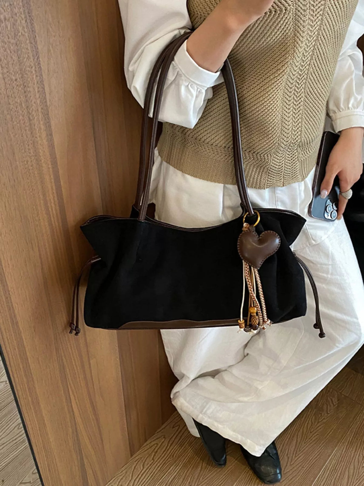 Vintage Drawstring Shoulder Bag - Black - View 2