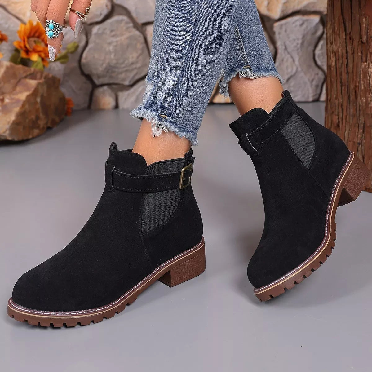 Round Toe Block Heels Boots - Black - View 3