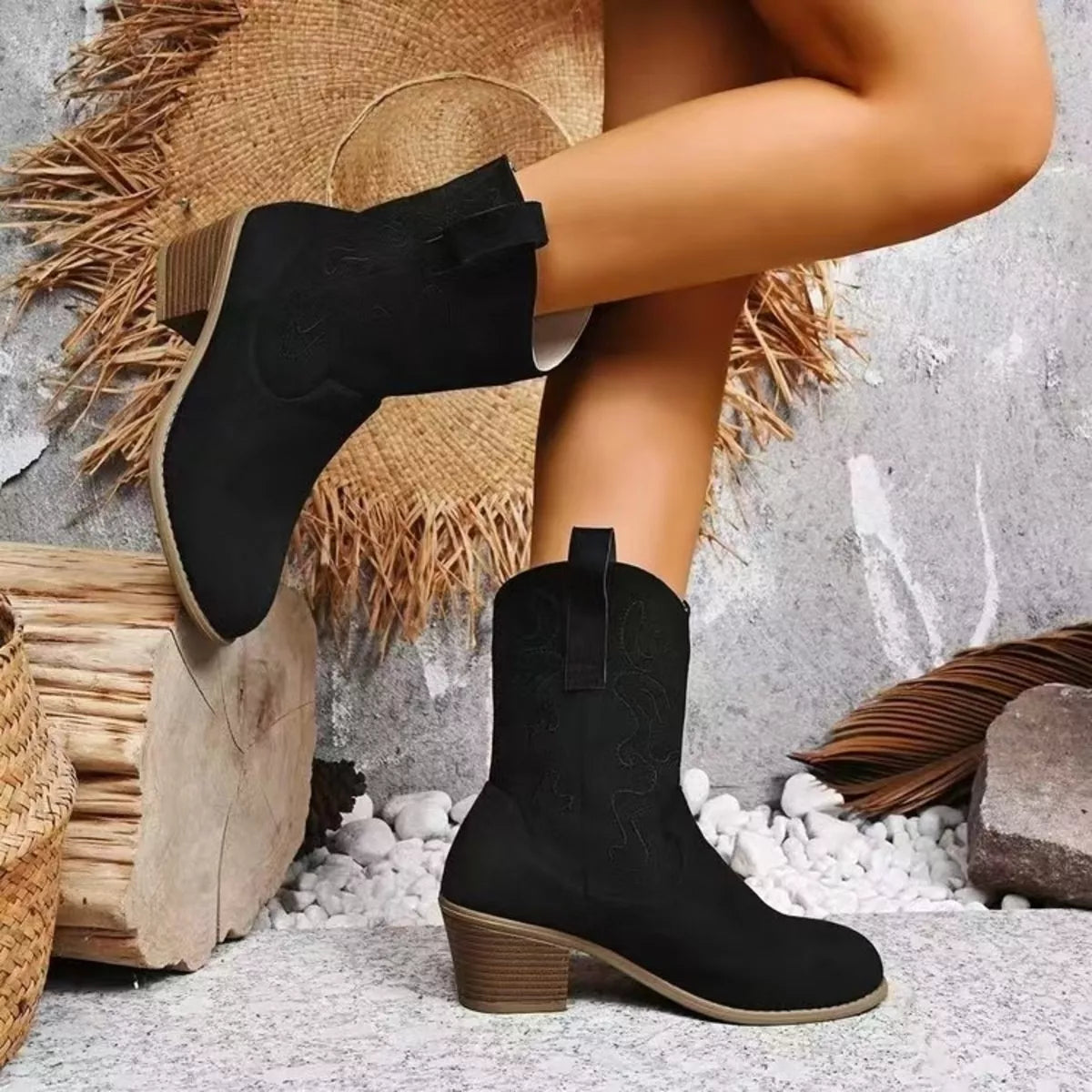 Round Toe Block Heels Boots - Black - View 3