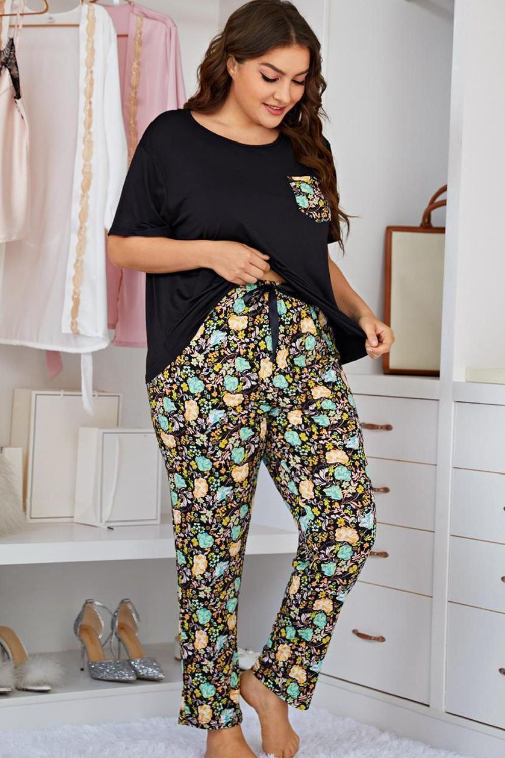 Plus Size Contrast Round Neck Tee and Floral Pants Lounge Set - Black - View 6