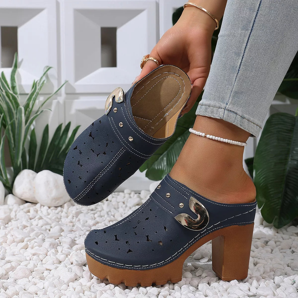 Round Toe Block Heels Sandals - Blue - View 9
