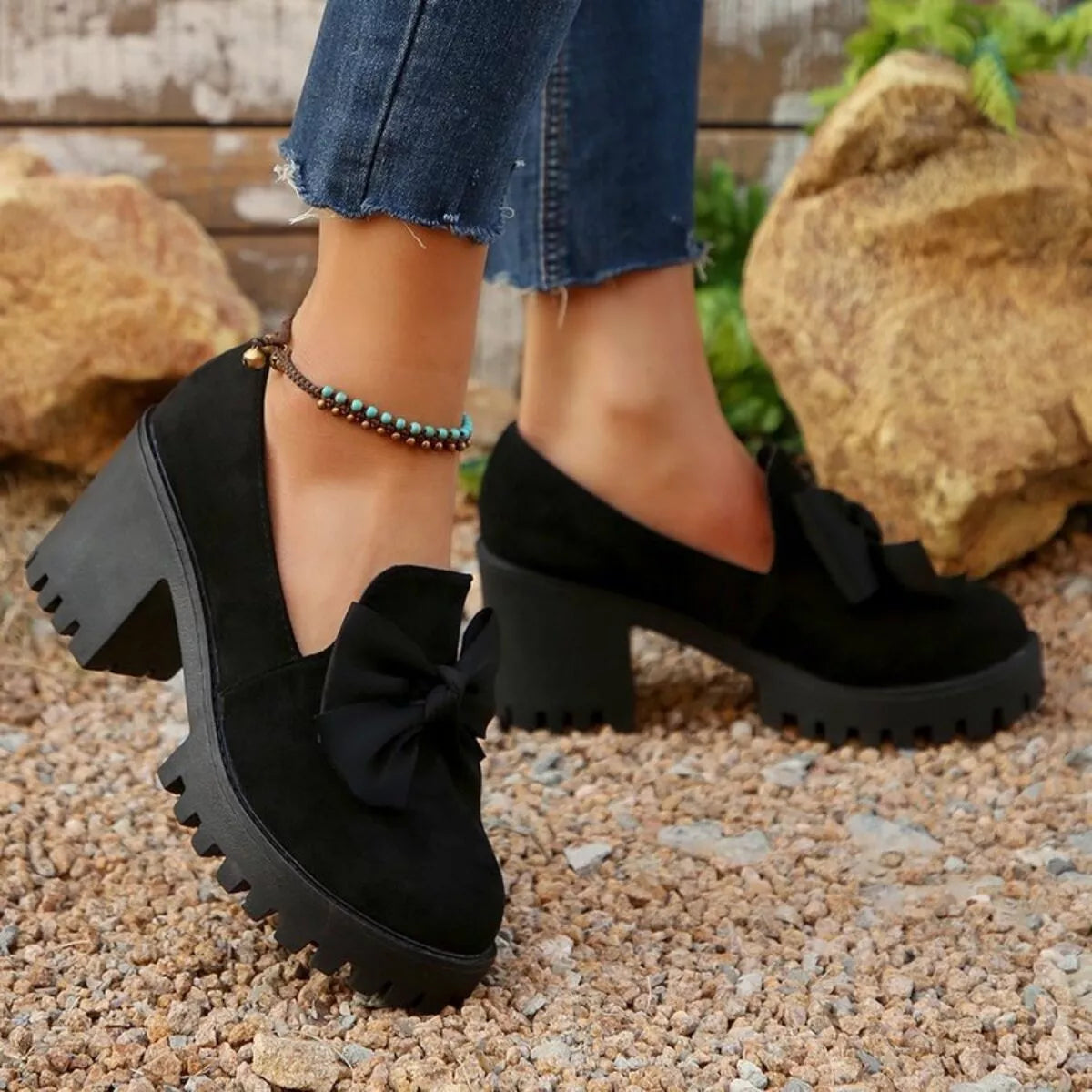 Round Toe Block Heels Pumps - Black - View 2