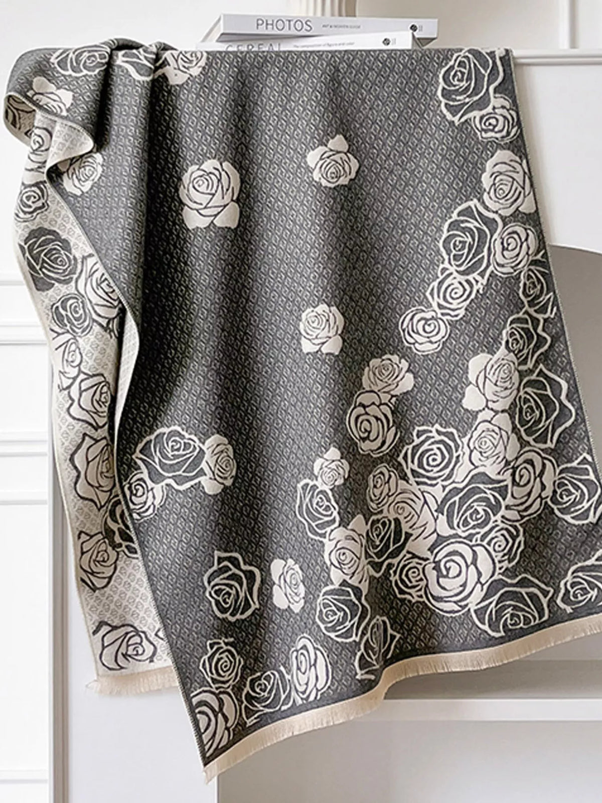 Rose Pattern Warm Scarf - Gray - View 2