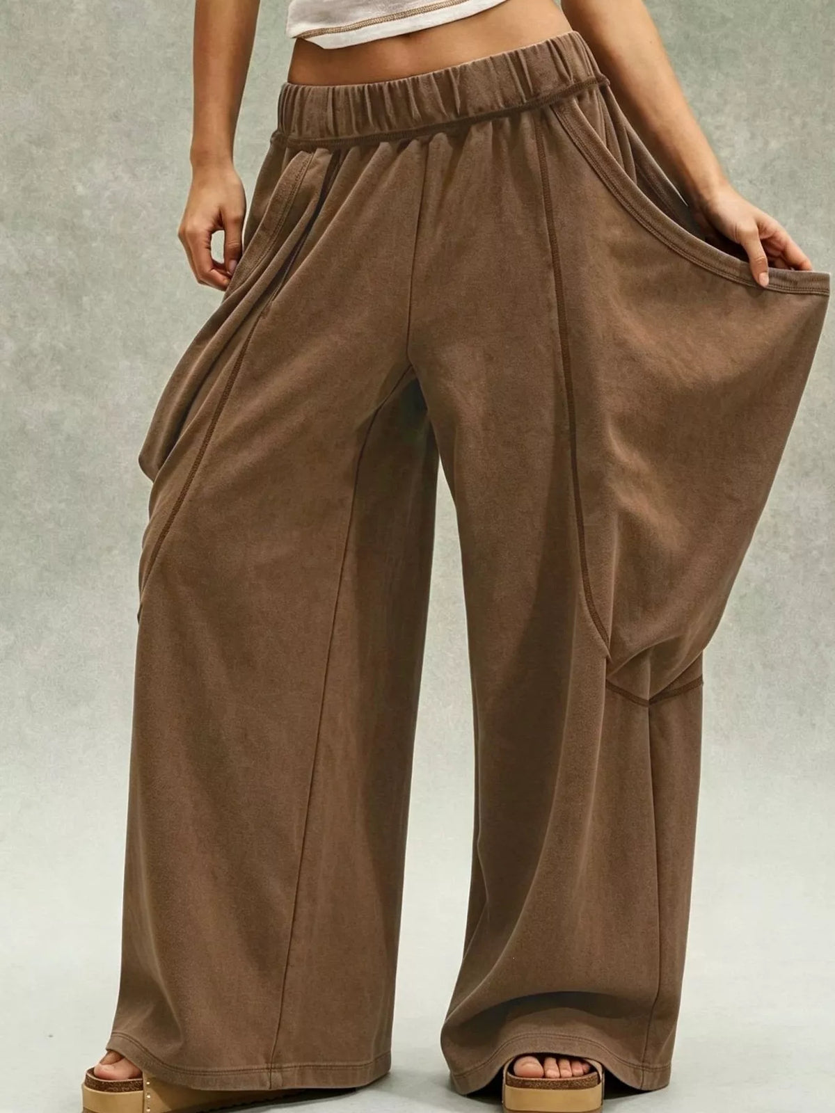 Oversized Wide-Leg Cargo Pants - Khaki Color - View 3