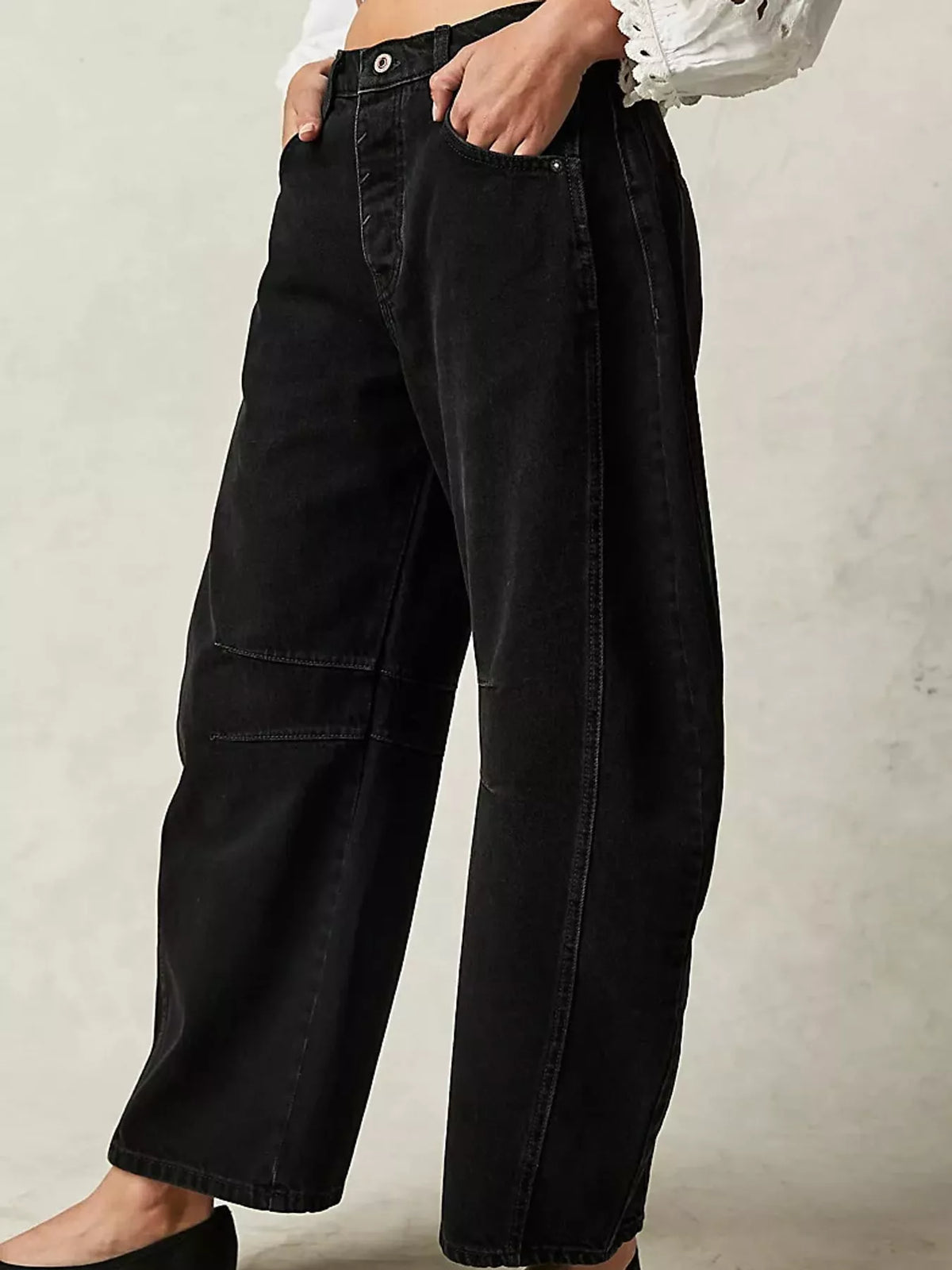 Barrel-Leg Jeans - Black - View 9