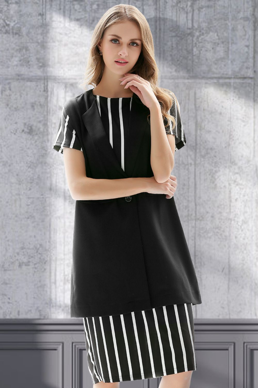 One-Button Sleeveless Longline Blazer - Black - View 8