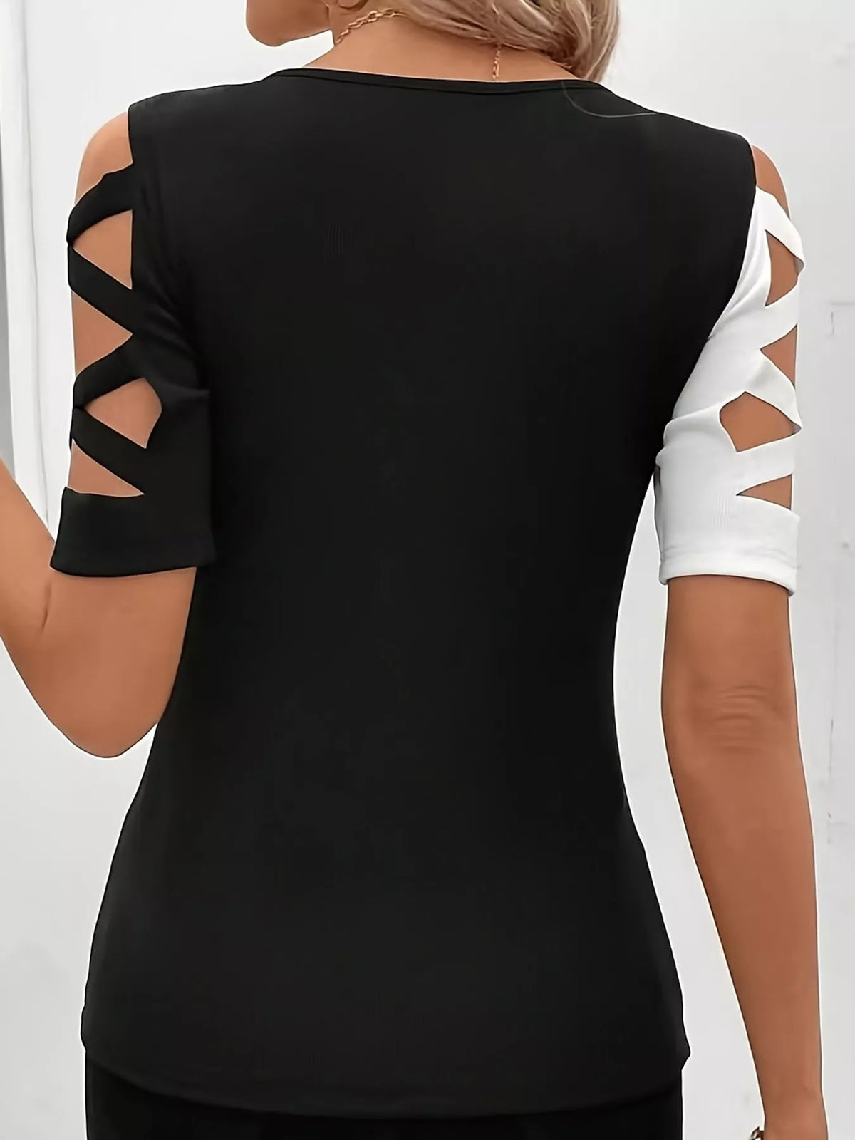 Plus Size Color Block Cutout Sleeve T-Shirt - Black And White - View 3