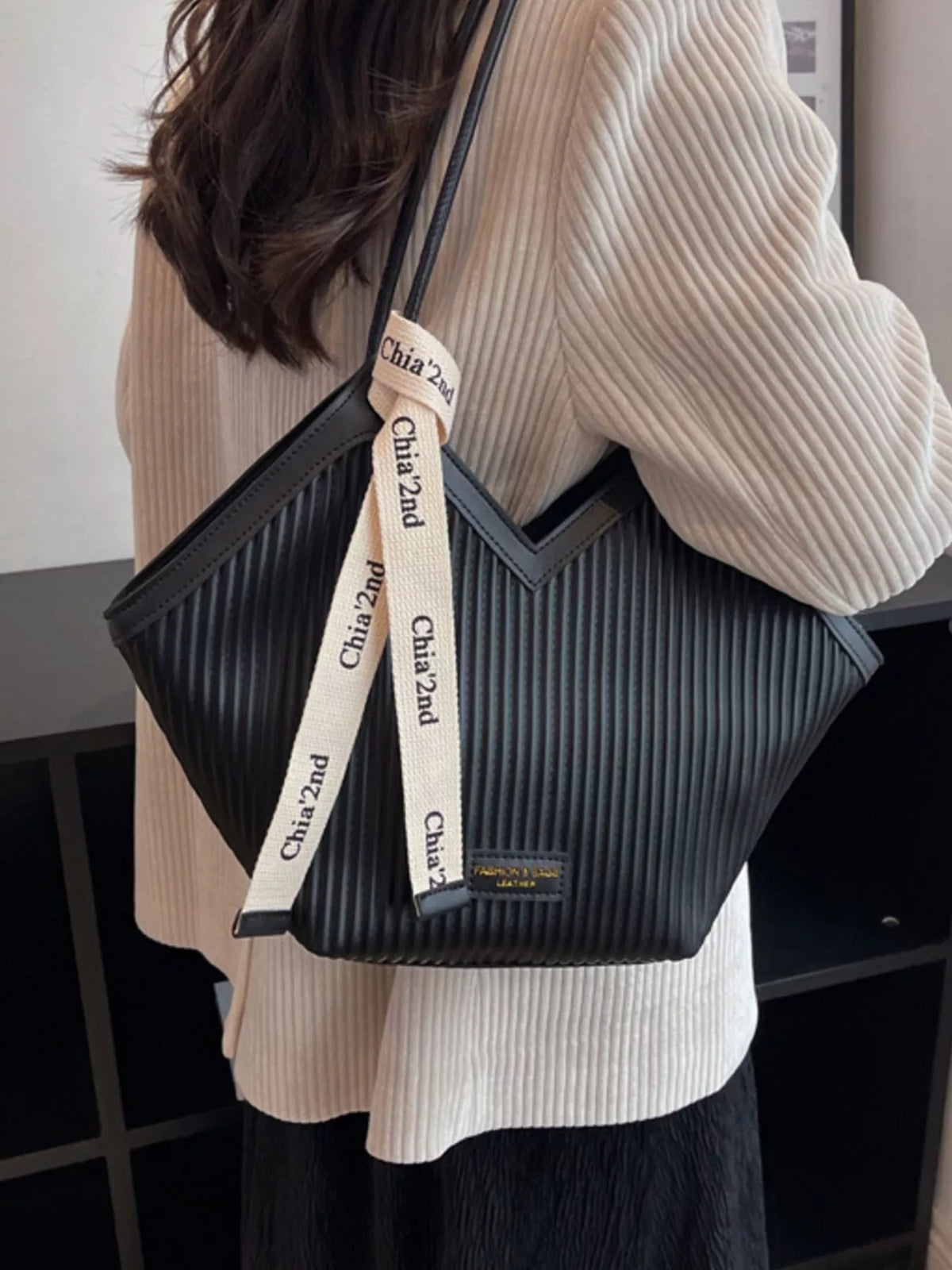 Textured Leather Shoulder Bag - Black - View 4