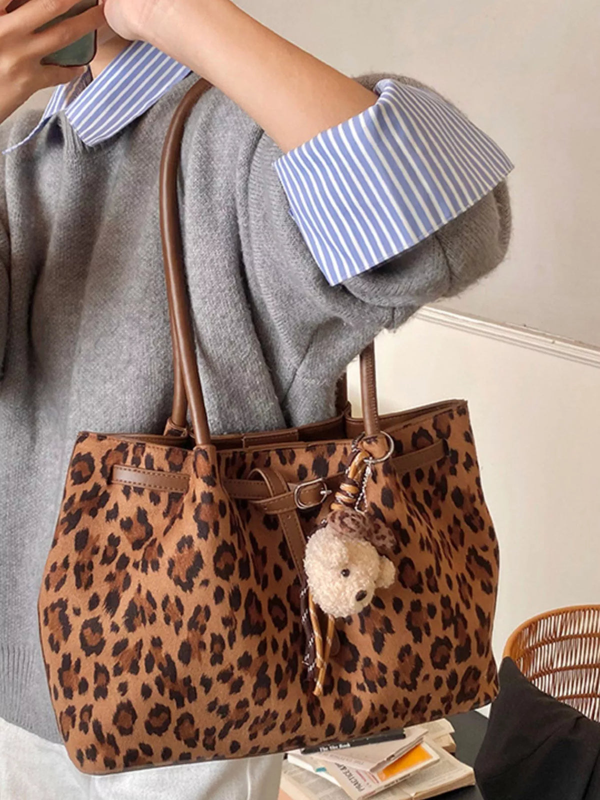 Leopard Print Shoulder Bag - Leopard - View 3
